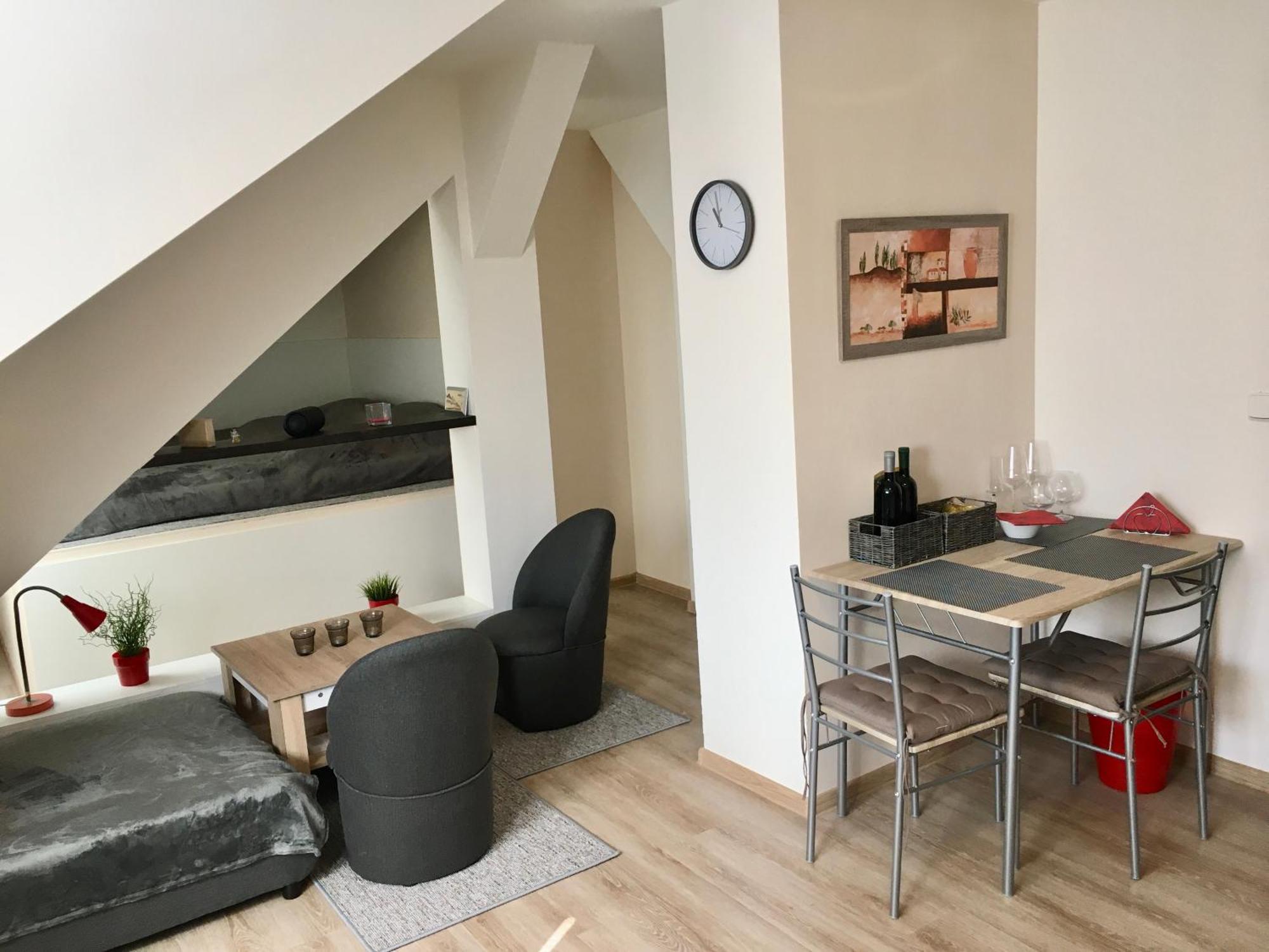 Sebastian Apartments Тршебонь Екстер'єр фото